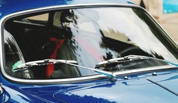 汽车玻璃需求旺盛，福耀玻璃营收净利创新高，股价却没跟上