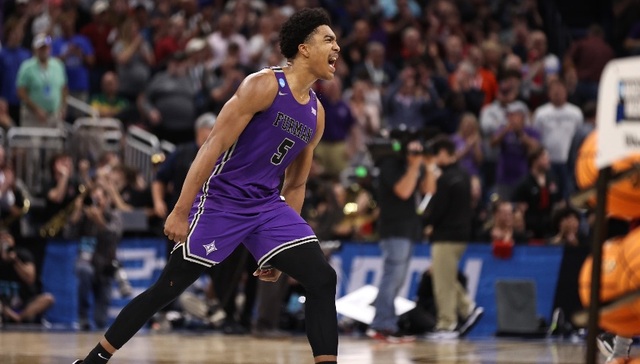 NCAA首轮收视率超900万刷新纪录，“疯狂三月”连续爆冷吸睛