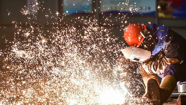 蔡昉：2023年，中国经济如何回归常态轨道