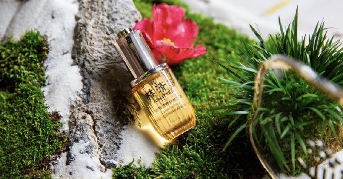 全球美妆品牌齐卖“油”，国货卖得比海外大牌更贵