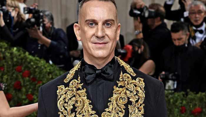 时尚界最敢玩的设计师离开Moschino，任内作品屡屡引人发问：“这就是时尚？”