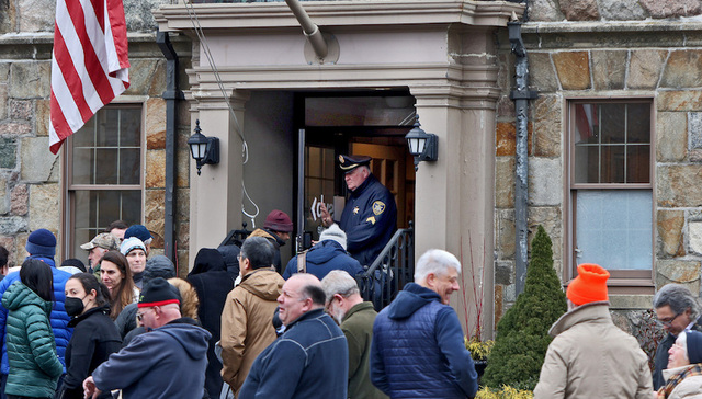 新研究称186家银行有暴雷风险，美国政府救还是不救？