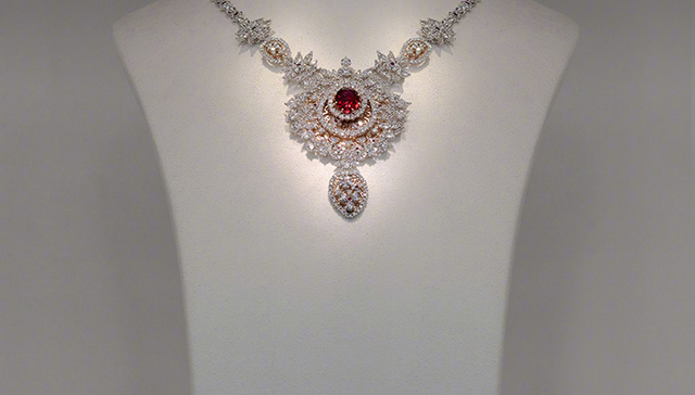 迪奥全新高级珠宝璀璨亮相，FENDI 2023春夏系列限时店登陆上海 | 是日美好事物