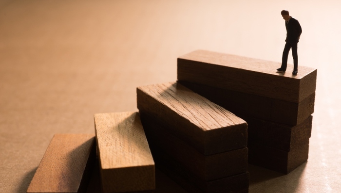 虎牙2022财年营收利润双双下滑，重回亏损状态