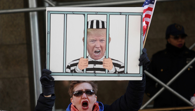 “戏精”回归，特朗普在愤怒与兴奋中等待被捕