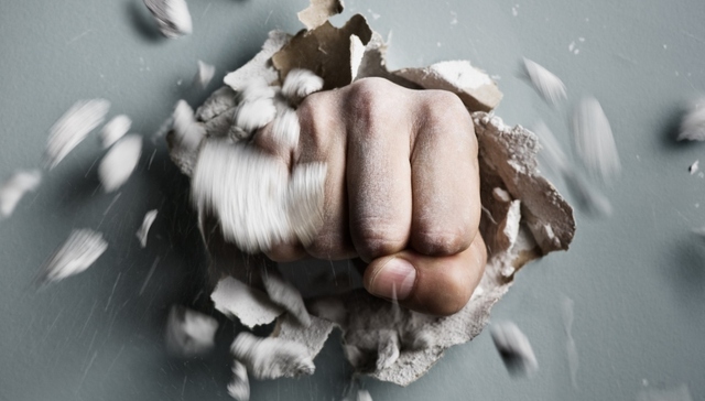 外部强敌环伺，内部荆棘丛生，张勇带领阿里放手一搏