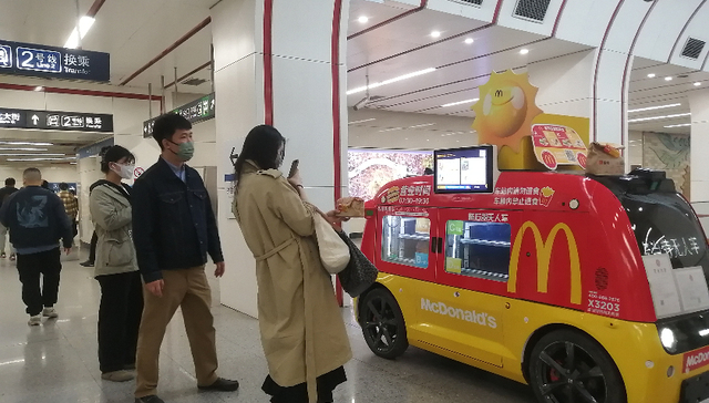 不用担心赶早高峰吃不上饭了，北京地铁内增设早餐车