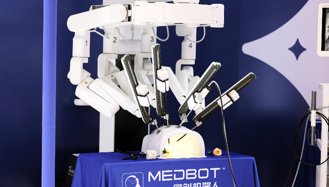 微创机器人去年亏超10亿，国产手术机器人离盈利还有多远？