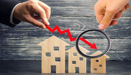 首家國有大行成績單：建行日賺8.85億元營收卻同比下滑，不良“一升一降”