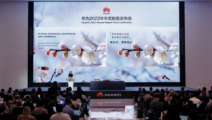 华为公布2022年业绩，孟晚舟、徐直军回应芯片造车5G等争议问题