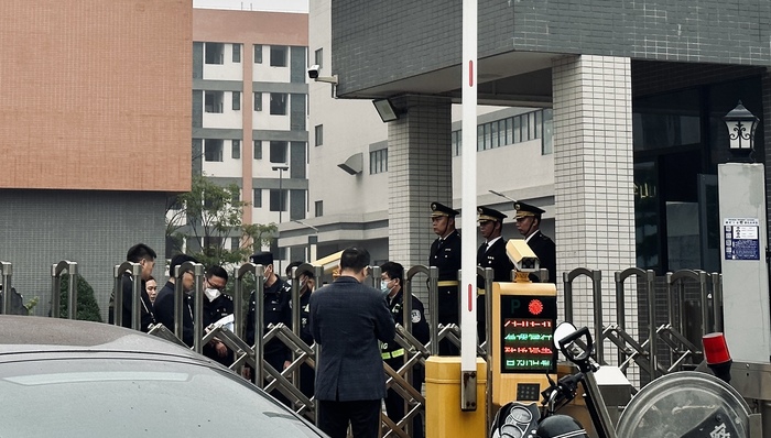 【现场】华帝股份与子公司内斗白热化：双方互报警，窃取商业机密还是阻挠合法审计？