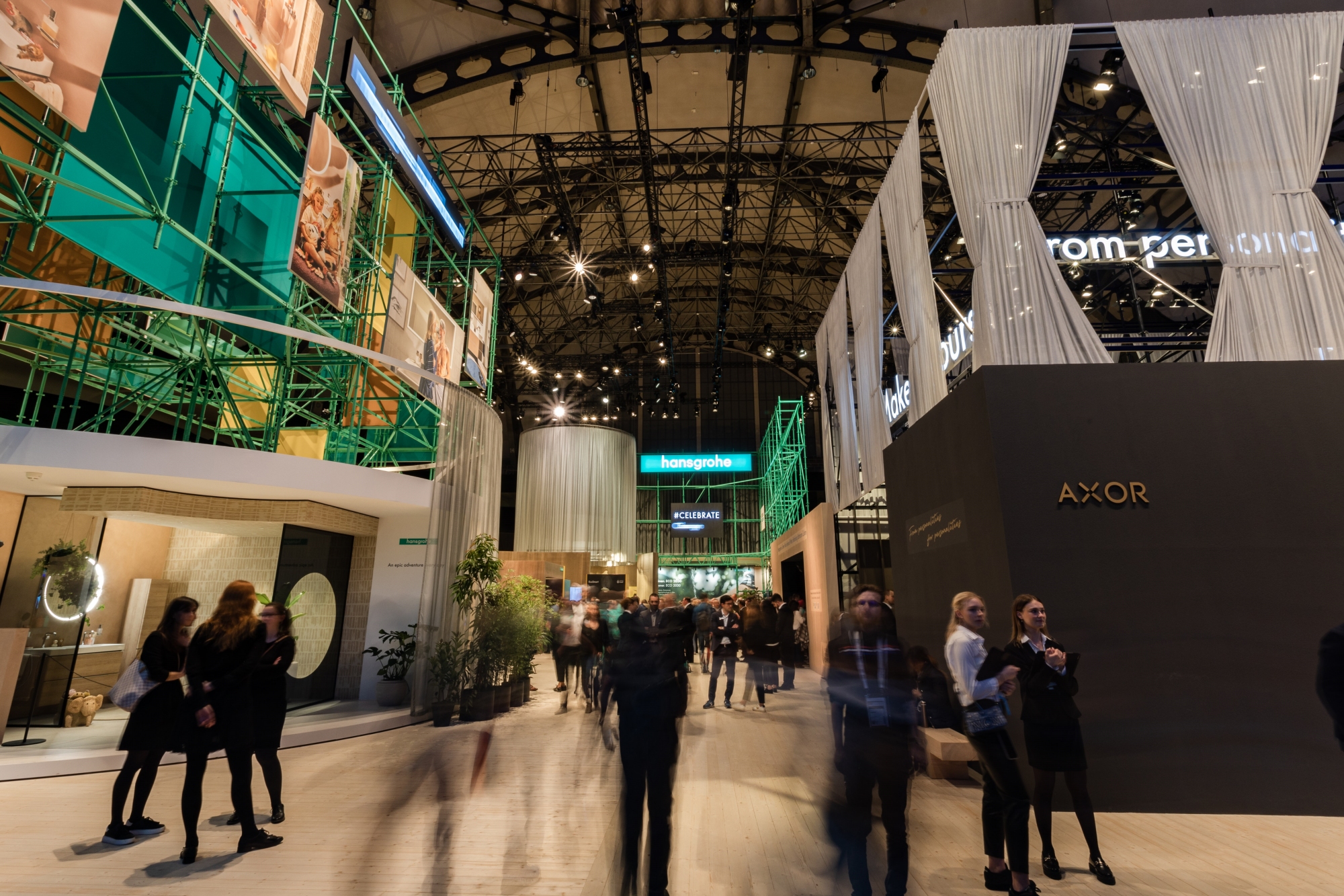 01 汉斯格雅集团2023 ISH展台现场_副本.jpg