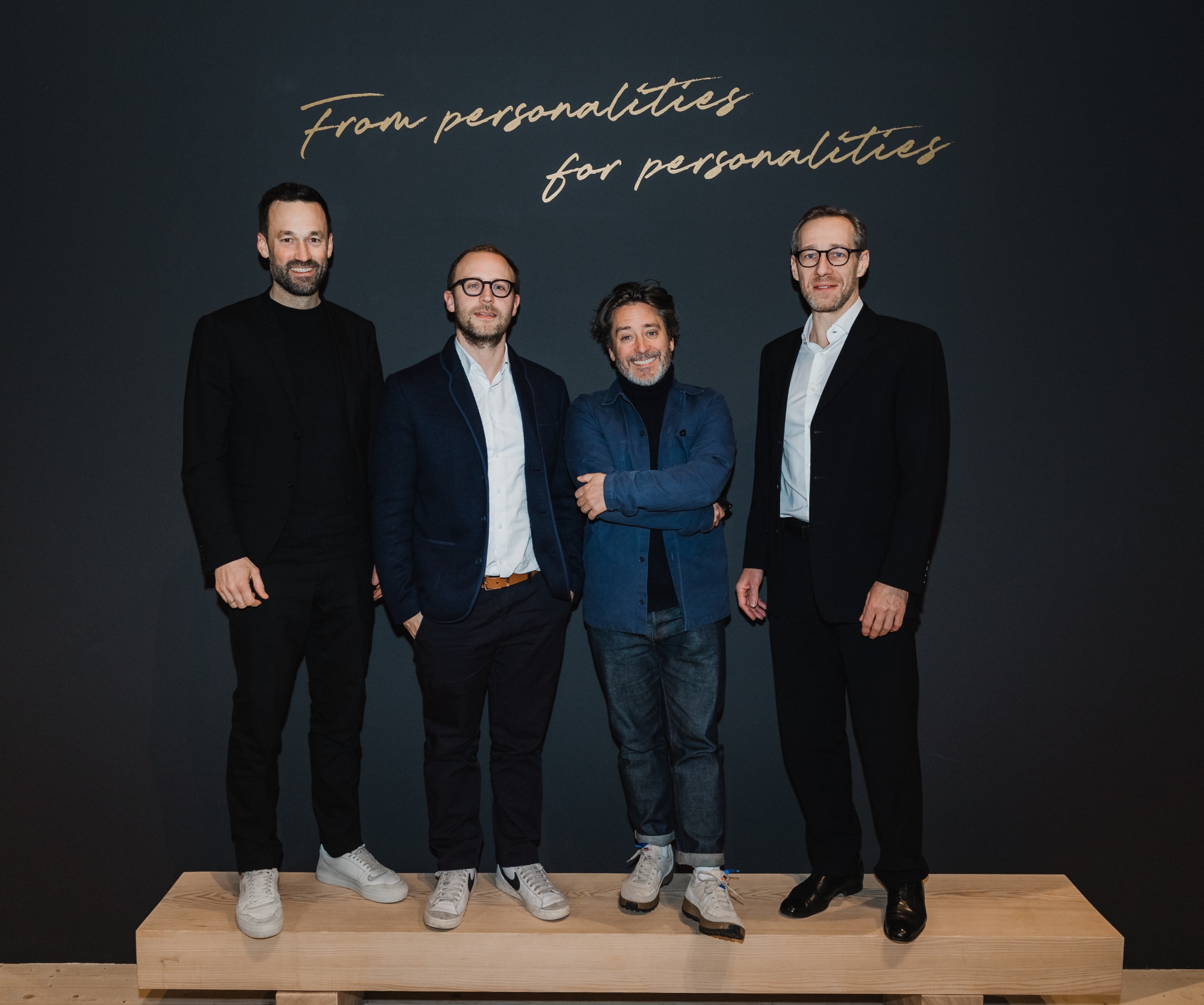 11 Jay Osgerby（右二）莅临2023 ISH 雅生展台_副本.jpg