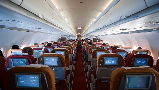 “国航监督员”事件告一段落：曝光者赔偿五万元并致歉七天