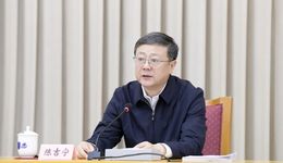 見(jiàn)賢思齊、比學(xué)趕超！上海市委季度工作會(huì)議增設(shè)點(diǎn)評(píng)環(huán)節(jié)，陳吉寧逐一點(diǎn)評(píng)四區(qū)、兩部門