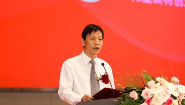 两年拿地花468亿，卖纽扣的浙商章卡鹏豪赌地产｜民企拿地“黑马”③