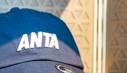 安踏登頂，可以安心嗎？