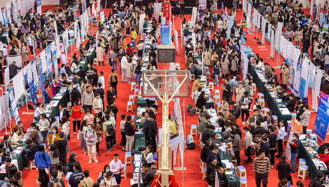 如何从海量招聘信息中破解出各职业收入变化密码