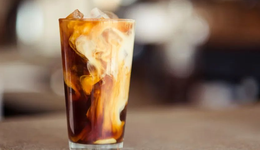 陸正耀，開始向瑞幸咖啡動手了？