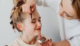 儿童化妆屡屡引发争议，彩妆品牌如何抓住新机遇？