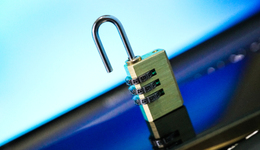 都在搶發(fā)AI大模型，誰在關(guān)注模型安全？