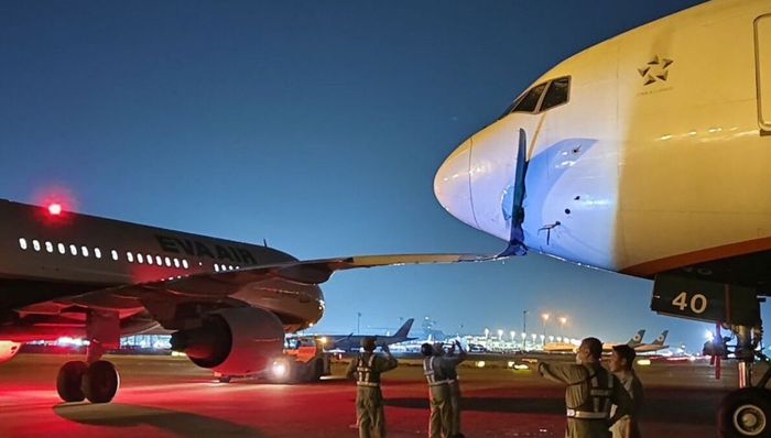 长荣航空拖机作业意外，空客A321机翼插入波音777机头