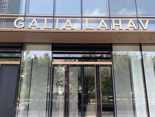 均价十万、开在外滩的以色列高定婚纱店被指跑路，顾客称钱货两空维权难｜界面消费者报告