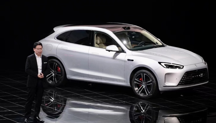 闪电快讯 | 问界M5高阶智驾版起售价27.98万 余承东称问界新车M9将搭载鸿蒙4.0