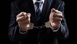 A股又现“监狱风云”？戎美股份副总经理涉嫌刑事犯罪遭刑拘