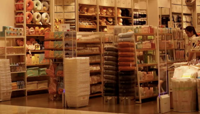 名创优品,零售业,消费,财报