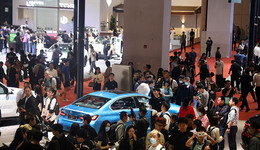 情感交互、城市智驾最吸睛，硬件配置上演同质化竞争｜2023上海车展