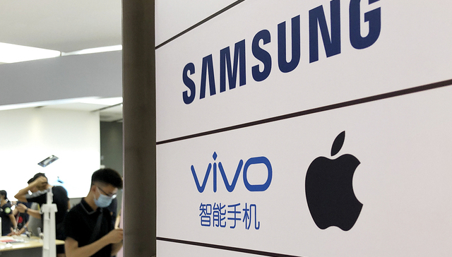 全球智能手机出货量五连跌，苹果的“第一”又被三星抢回去了