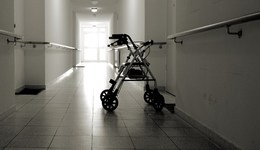 【調(diào)查】游離于監(jiān)管之外，長峰醫(yī)院背后的“養(yǎng)老生意”