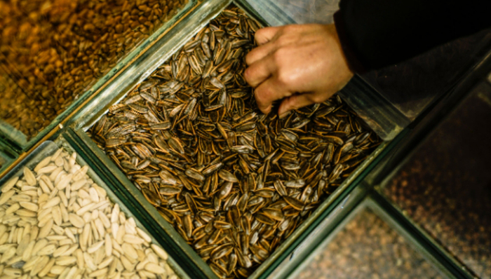 公告快评 | 洽洽瓜子“量价”齐升，估值具有较高安全边际