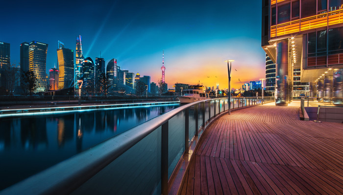 上海，财经，商业，中国，发展,曾毓群,曹德旺,福耀玻璃,宁德时代,麦当劳,中信投资,强生,纳斯达克,