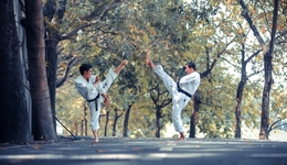 王小川、李彦宏隔空交手二十年