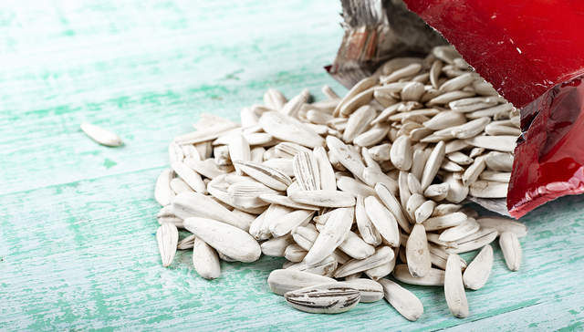 洽洽定下的100个“小目标”即将到期，不过卖瓜子坚果却越来越吃力