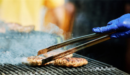 淄博燒烤火爆出圈，英科醫(yī)療“蹭熱”營銷能賣多少手套？還有哪些公司蹭熱點(diǎn)？