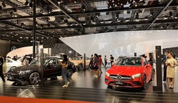 專訪奔馳張焱：中國(guó)豪華新能源細(xì)分市場(chǎng)尚未構(gòu)建完成｜2023上海車展