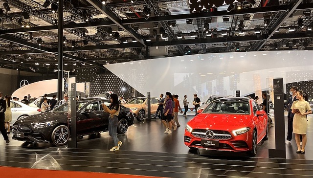 专访奔驰张焱：中国豪华新能源细分市场尚未构建完成｜2023上海车展