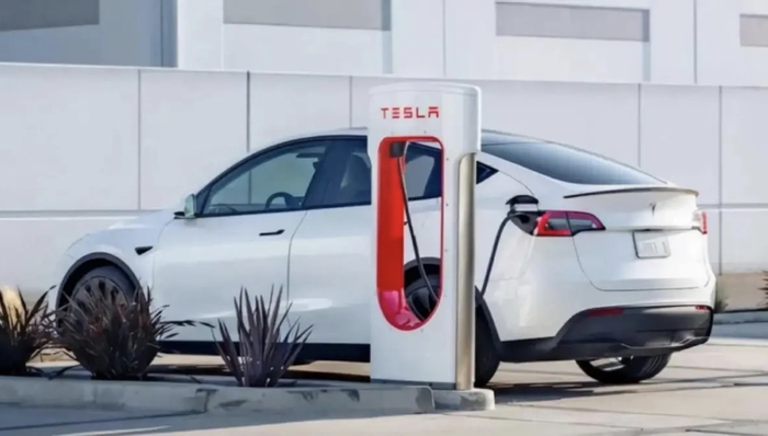 闪电快讯 | 特斯拉对外开放充电网络 2022年中国车桩比为2.5：1