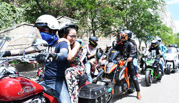 【图集】危险还是“酷”？那些骑摩托的年轻人