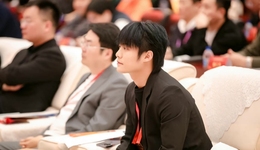 “复制”小杨哥，一场疯狂生意