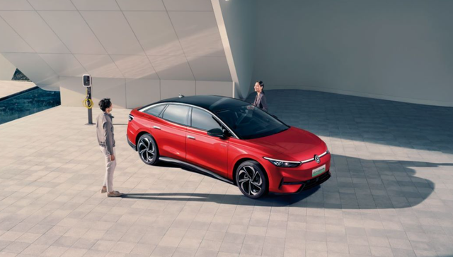 以“油电双驱”模式，一汽-大众双赛道共同发展稳步转型