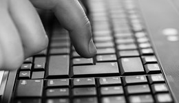 直通部委 | 網(wǎng)信辦重點治理散布“民營企業(yè)賣國論”等亂象 一季度房地產(chǎn)開發(fā)貸款增速提升