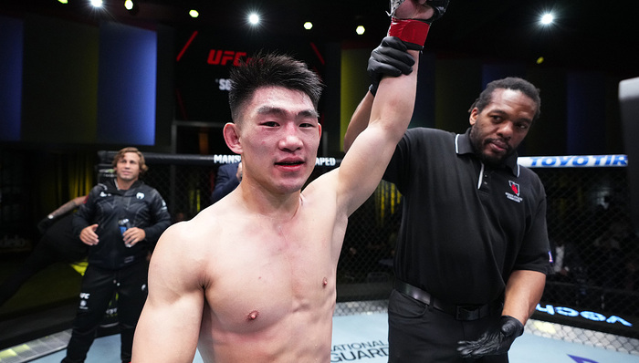 宋亚东完成TKO，UFC生涯战绩达12战9胜