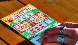 刮刮乐在搞一种很新的潮流“盲盒”