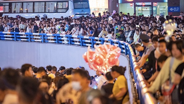 五一假期多地游客爆满，景区接连发公告：别来了！