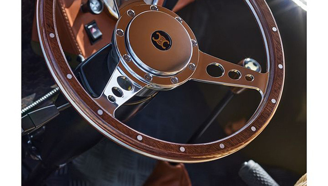 CELINE春夏大片传达自由快乐，Louis Vuitton释出菲董领导下的首批作品 | 是日美好事物