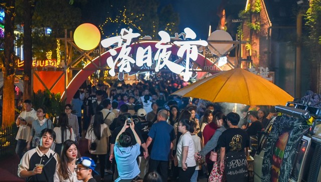 多地发文支持，“地摊经济”该如何带动城市烟火气？